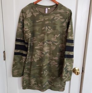 NWOT camo sweatshirt tunic